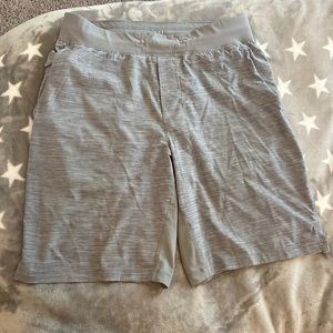 Lululemon Men’s size Medium T.H.E Linerless shorts 9”